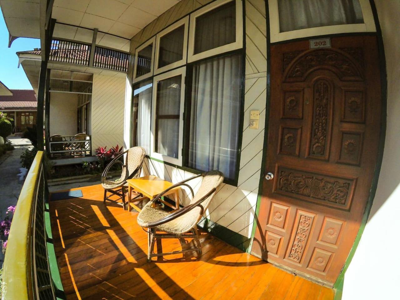 Nanda Wunn Hotel Nyaung Shwe Extérieur photo